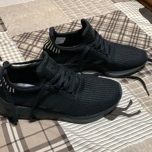 Womens adidas 9.5 like new! Very little wear